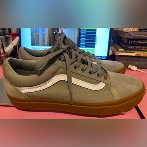 NWOB, Men’s Size 10 Stylish Vans Green  Canvas W/ Green Suede Accent Sneakers